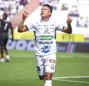 Once Caldas gana sin brillar y mantiene viva una esperanza mínima